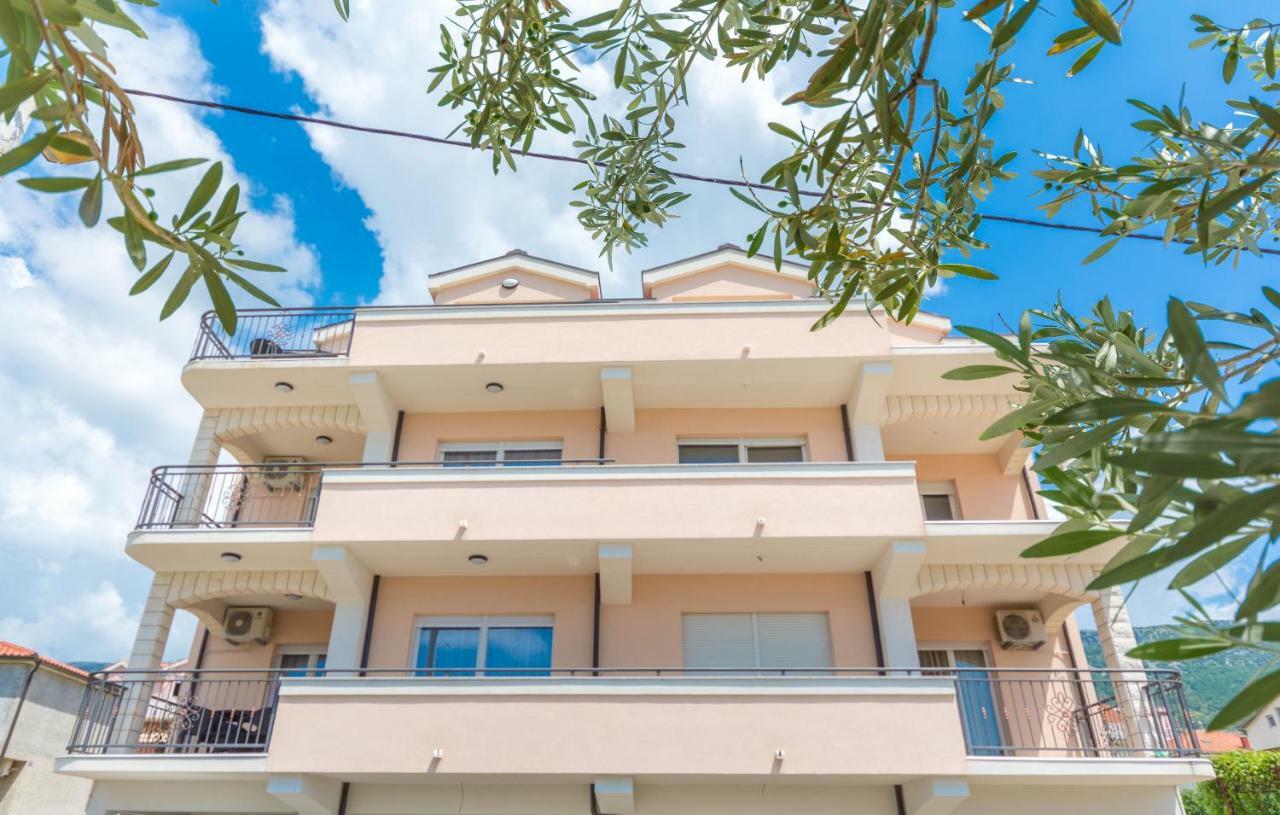 Villa Apartments Kordic Kaštela المظهر الخارجي الصورة