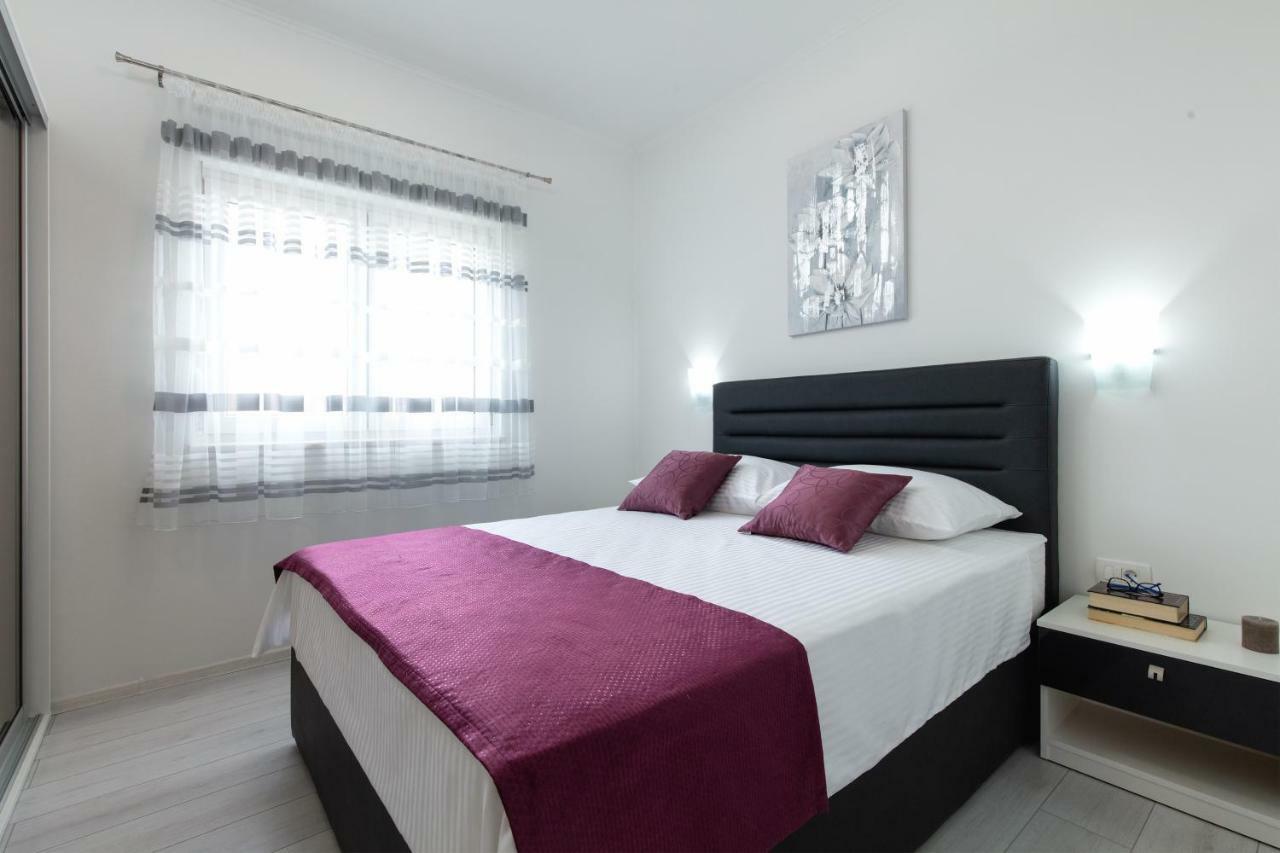 Villa Apartments Kordic Kaštela المظهر الخارجي الصورة