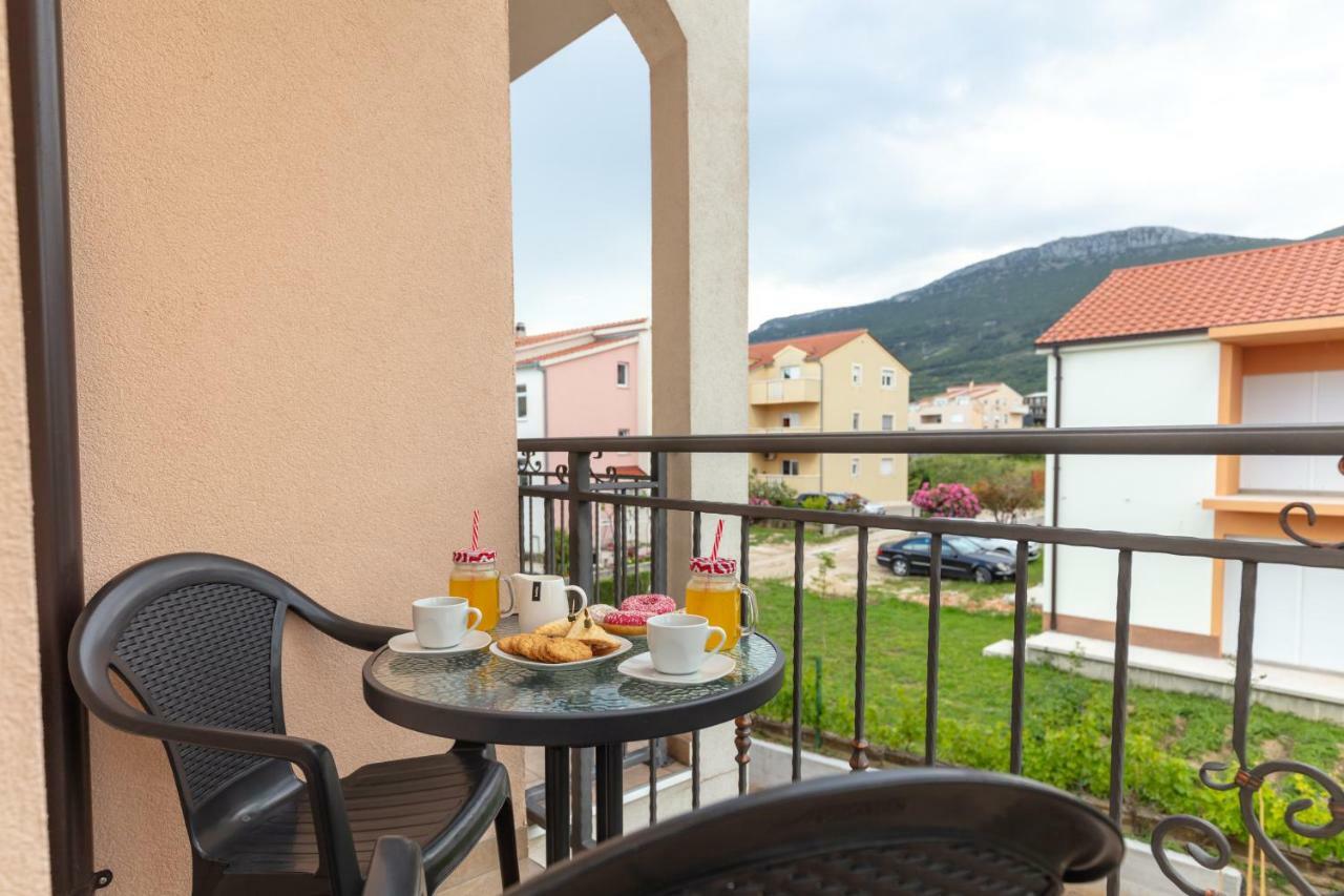 Villa Apartments Kordic Kaštela المظهر الخارجي الصورة