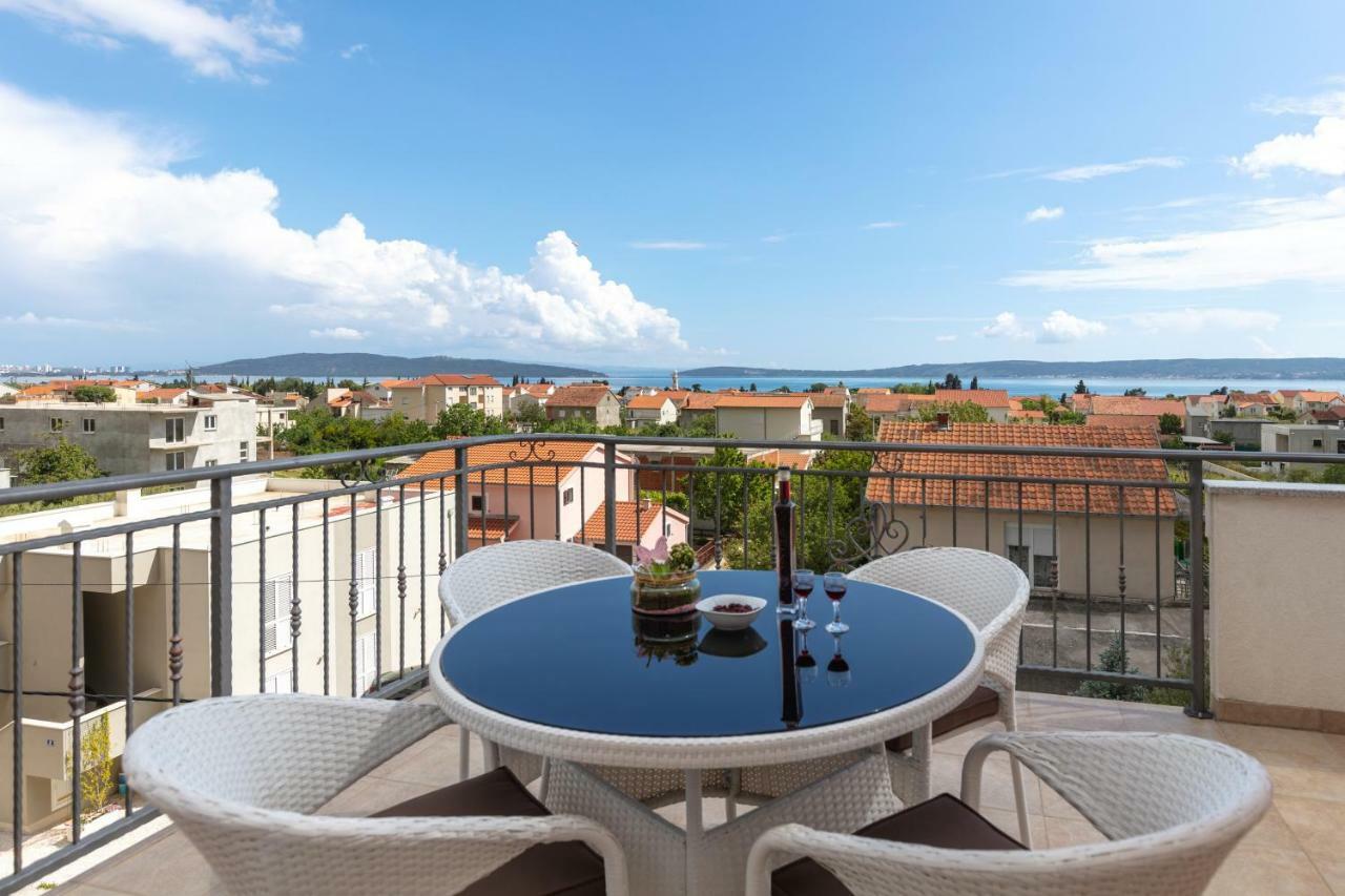 Villa Apartments Kordic Kaštela المظهر الخارجي الصورة
