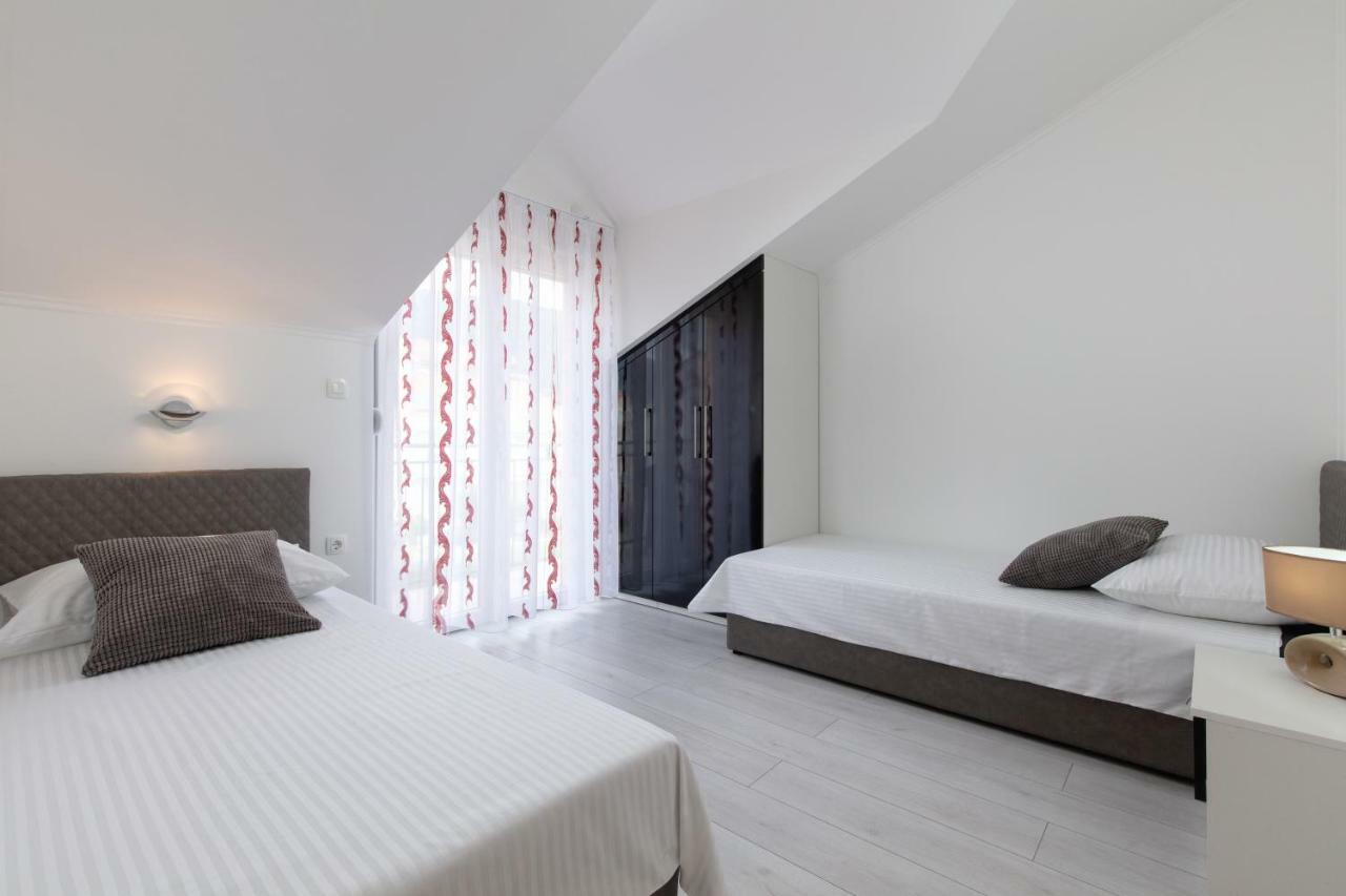 Villa Apartments Kordic Kaštela المظهر الخارجي الصورة