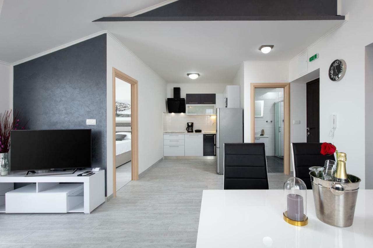 Villa Apartments Kordic Kaštela المظهر الخارجي الصورة