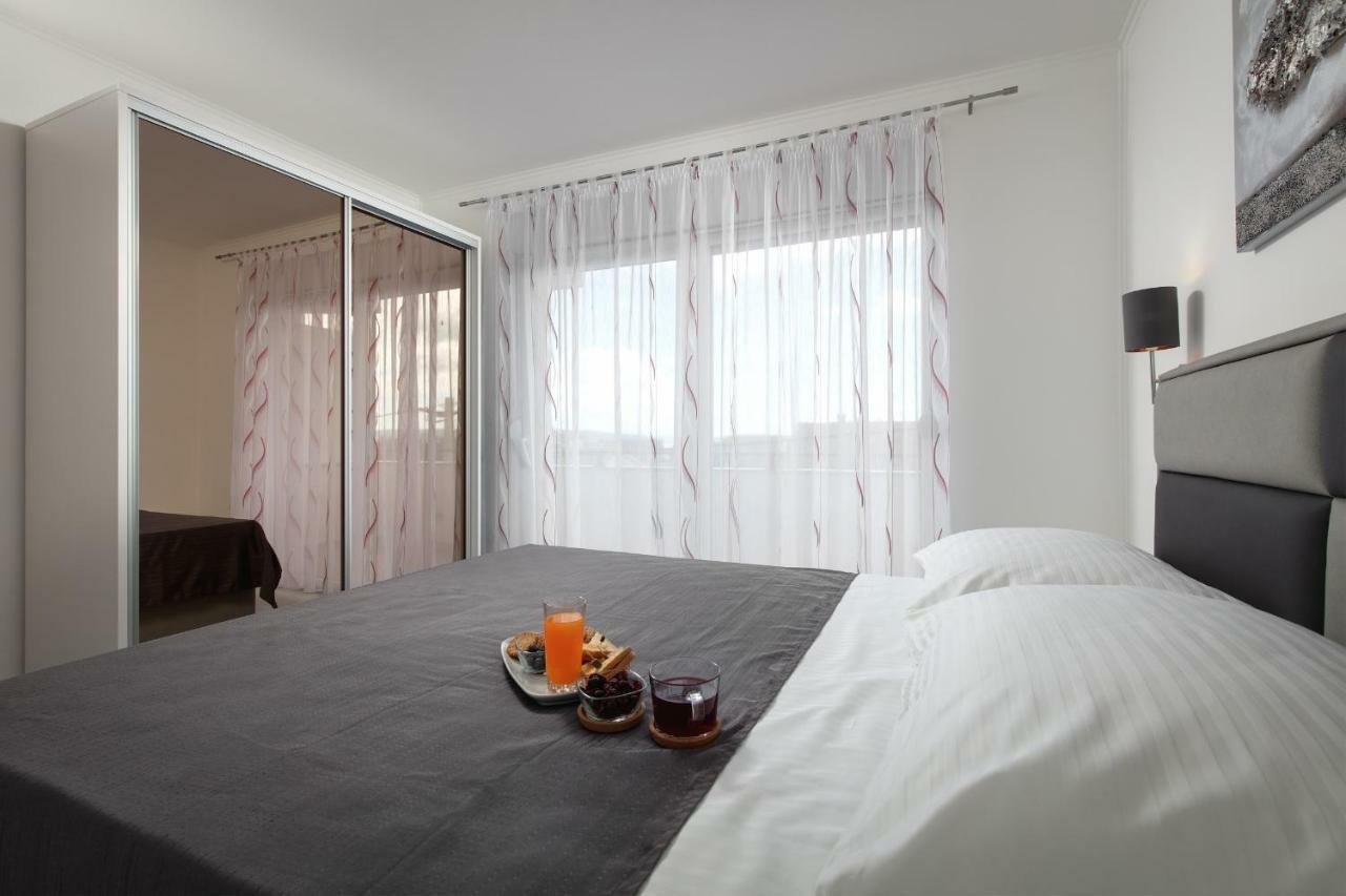 Villa Apartments Kordic Kaštela المظهر الخارجي الصورة